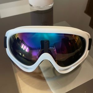Skiing goggles